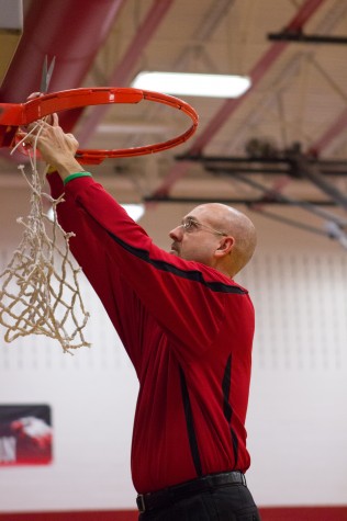 Boys Basketball Wins District Championship