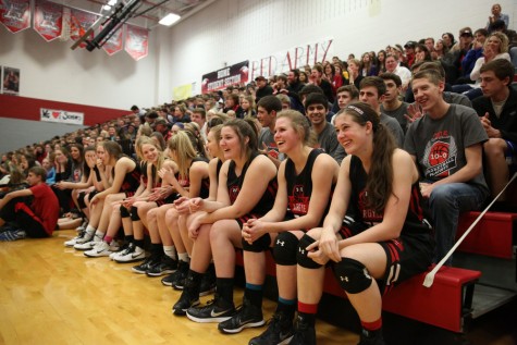 Lady Eagle Seniors Prepare for State Game