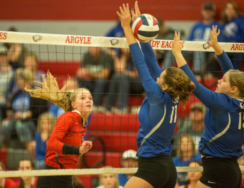 Volleyball Makes Run for Playoffs