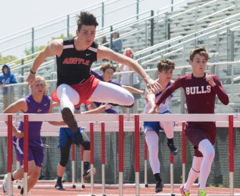Track Runs in District Meet