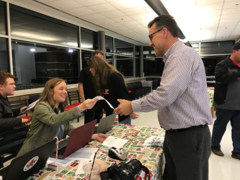 StuCo and UNICEF Team Up for the Angel Tree