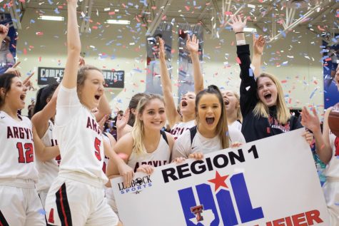 Lady Eagles Advance to State