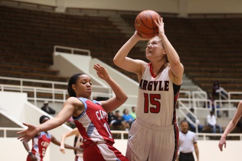 Delaney Sain goes for a layup to score for the Lady Eagles. (Annabel Thorpe / The Talon News)