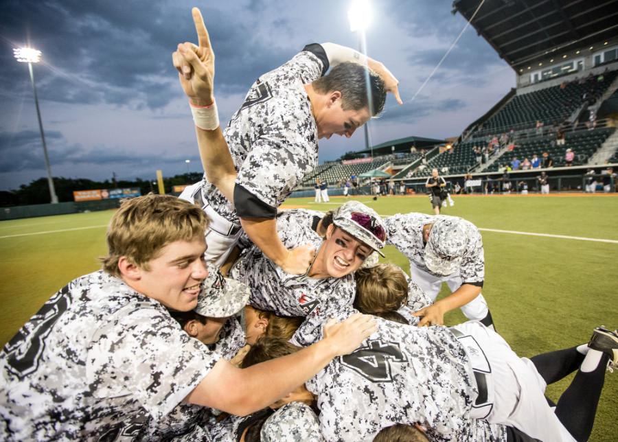 The+Argyle+Eagle+baseball+team+celebrates+their+victory+in+the+UIL+State+Championship+Final+against+West+Orange-Stark+on+June+11%2C+2015+at+the+UFCU+Disch-Falk+Field+in+Austin%2C+Texas.+%28Chris+Piel%2FThe+Talon+News%29