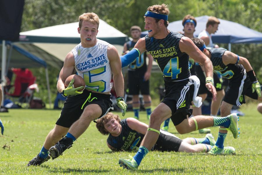 Gage McCook tries to escape defenders in the 2014 7 on 7 State tournament.