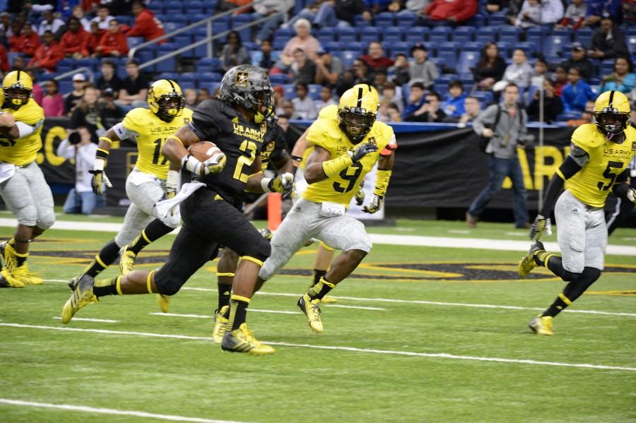 Alabama-bound Derrick Henry, the No. 1 career rushing leader in American high school football history for Yulee (Fla.) High School, dashes for a two-point conversion that capped a 15-8 victory for the East in the 2013 U.S. Army All-American Bowl on Jan. 5 at the Alamodome in San Antonio. Henry, who also had a 2-yard touchdown run, finished with a game-high 53 yards on 11 carries. (U.S. Army photo by Tim Hipps, IMCOM Public Affairs)