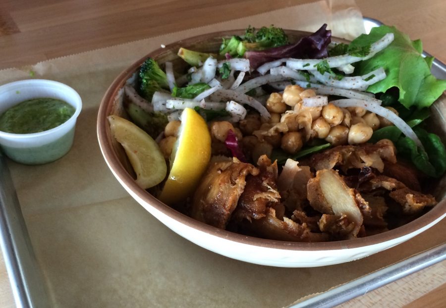 The vegetable chicken bowl is a popular item at VERTS. (Erin Eubanks / The Talon News)