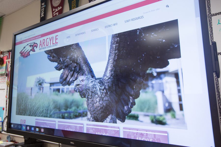 Classes incorporate their lesson plans using the new Dell monitors on Wednesday, Sep. 6 at Argyle High School in Argyle, TX. (Caleb Miles / The Talon News)