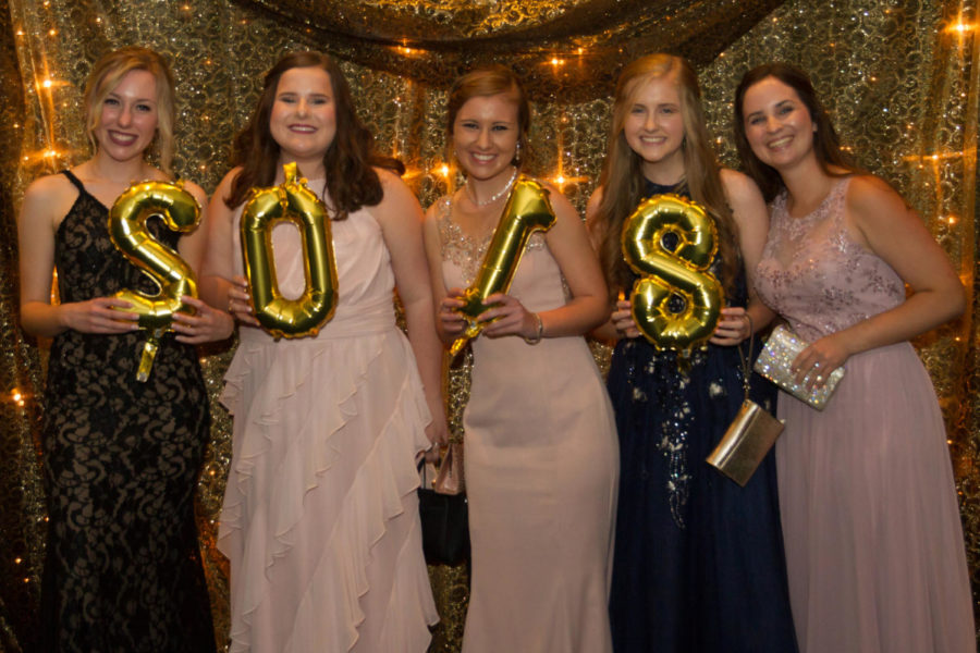 Students attend prom  at Marriot Solana in Westlake, Texas, on April 21, 2018. (Andrew Fritz / The Talon News)