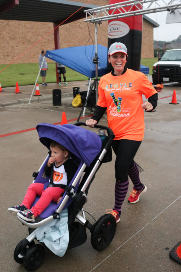 Community members compete in the sixth annual Run For Our Sons. (Ella Sheridan/ The Talon News)