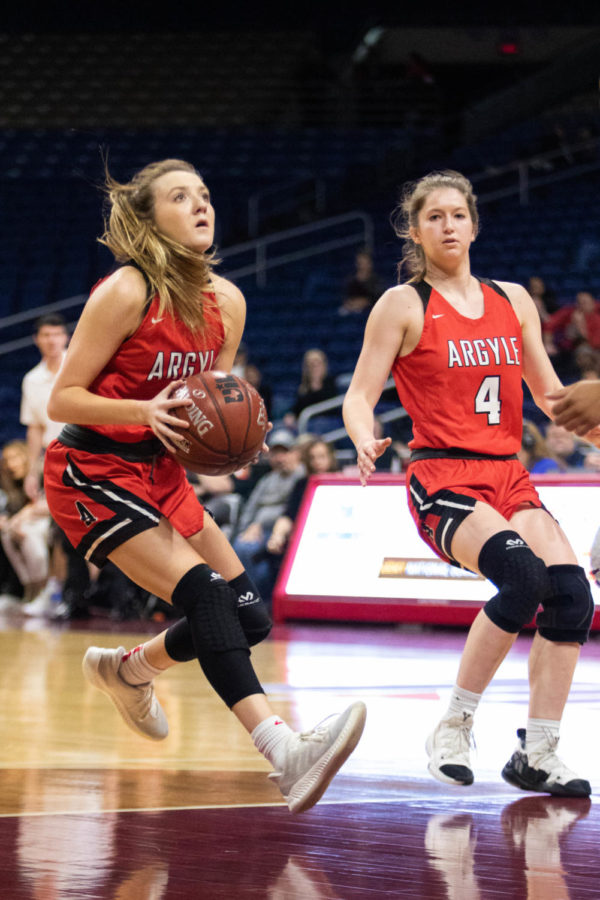 The Lady Eagles win the UIL Conference 4A State Championship game against Hardin-Jefferson at the Alamodome on March 3, 2019. (Campbell Wilmot/ The Talon News).
