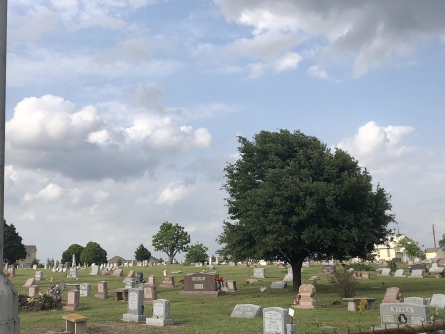 Prairie Mound Cemetery is tranquil and beautiful on fair weather day (Gracie Hurst/ The Talon News)