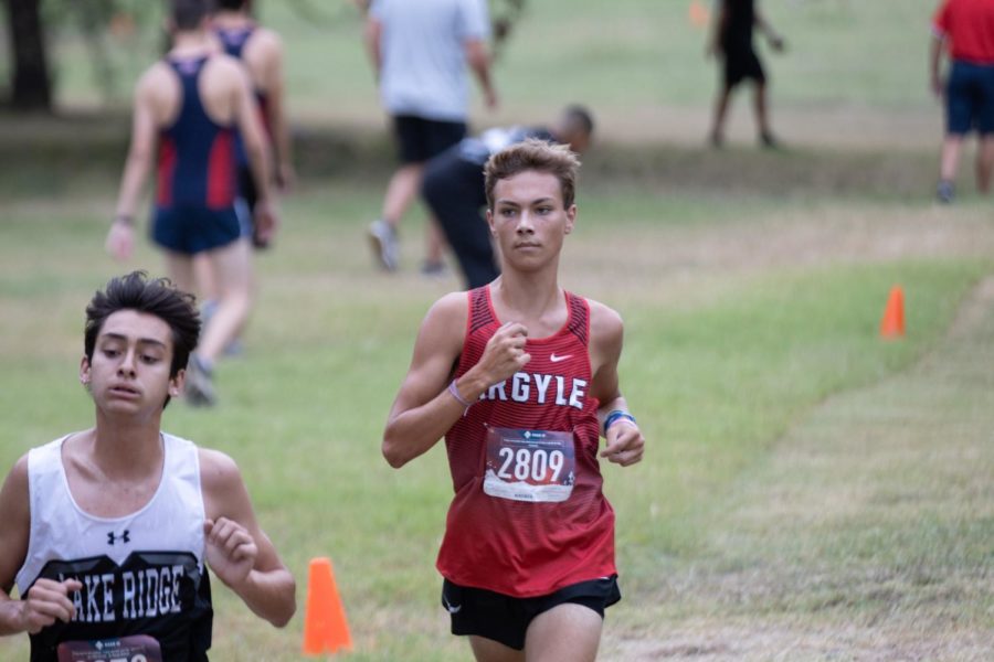 Senior Jake Sutherland competes in the Metroplex Challenge on Sept. 14, 2019. (Andrew Fritz / The Talon News) 