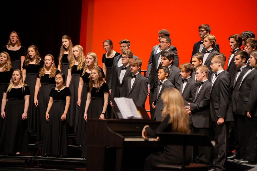 Choir students perform at the annual winter concert on December 16, 2019 at Argyle High School in Argyle, Texas. (Alex Daggett / The Talon News)