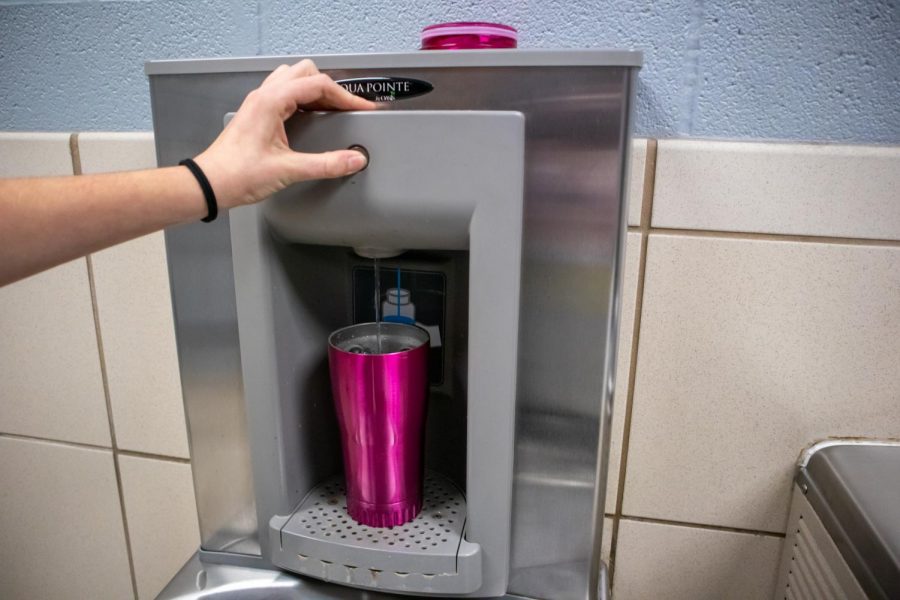 High school students have the option to refill their water bottles at the various drink stations throughout the school. (Gracie Hurst / The Talon News)