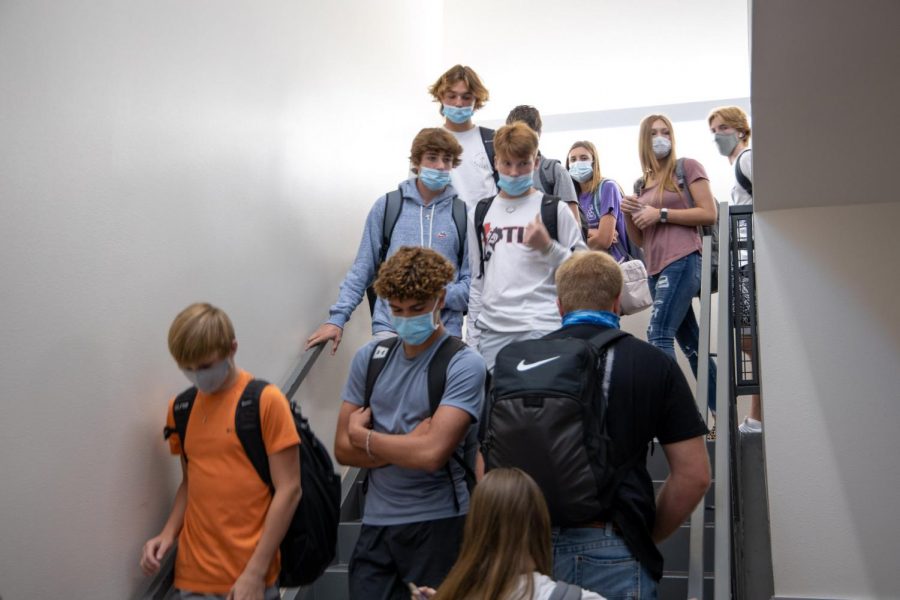 Students wear masks throughout the school day with many wearing them incorrectly. (Nicholas West / The Talon News)
