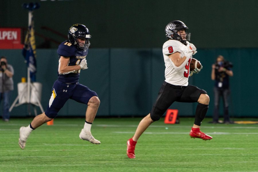 Senior running back Tito Byce runs in for a touchdown. (Nick West / The Talon News)